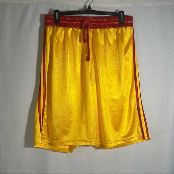 Spirit Halloween Dodgeball Movie Costume Bright Yellow Jersey & Shorts Set - Picture 3 of 7